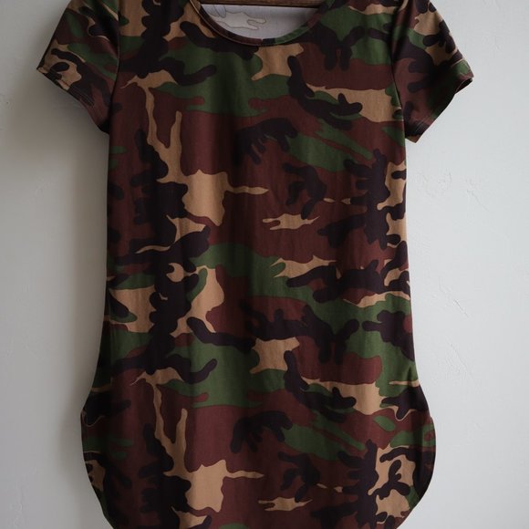 Discreet Women's Camo Print Army Style Blouse Tee, Large - Picture 4 of 4